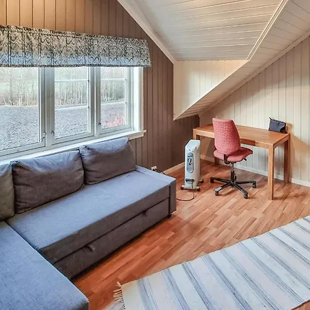 3 Bedroom Beautiful In Holiday home Fevik