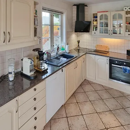 Holiday home 3 Bedroom Beautiful In Fevik