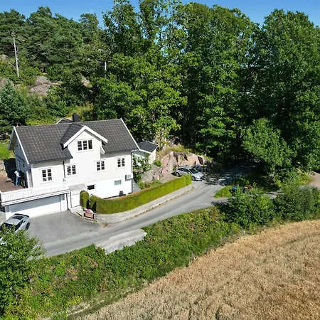 Holiday home 3 Bedroom Beautiful In Fevik