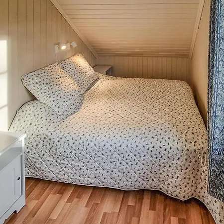 3 Bedroom Beautiful In Fevik